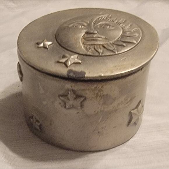 Round Sun Face Star Celestial Bohemian Trinket Jewelry Lidded Box Canister 3D - Picture 2 of 8
